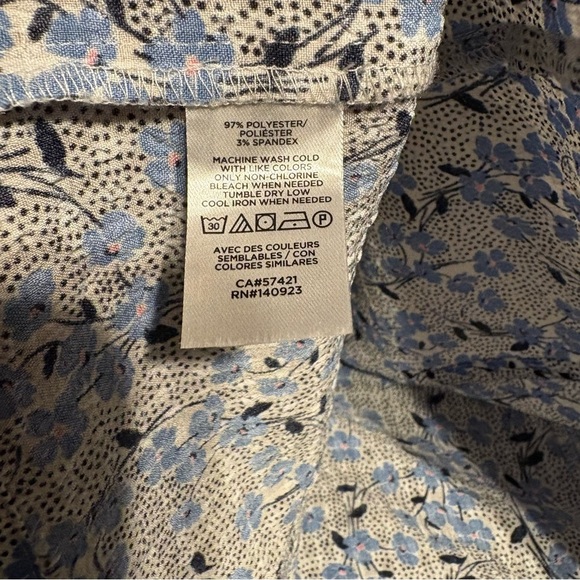 LOFT Blue and White Floral Blouse - Picture 5 of 6